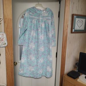 Jasmine Rose Blue Flowered flannel Nightgown Size Women's XL Worn 1 Time